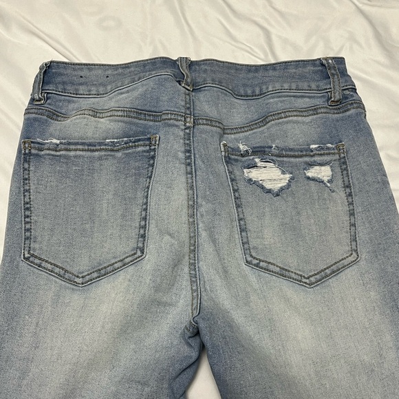 Ripped Jeans - Picture 2 of 3